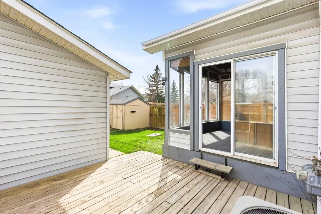 212 Harvest Wood Way NE Calgary AB T3K 3X7