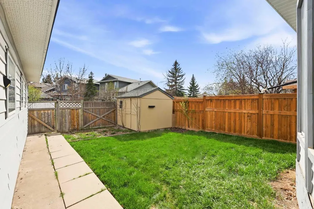 212 Harvest Wood Way NE Calgary AB T3K 3X7