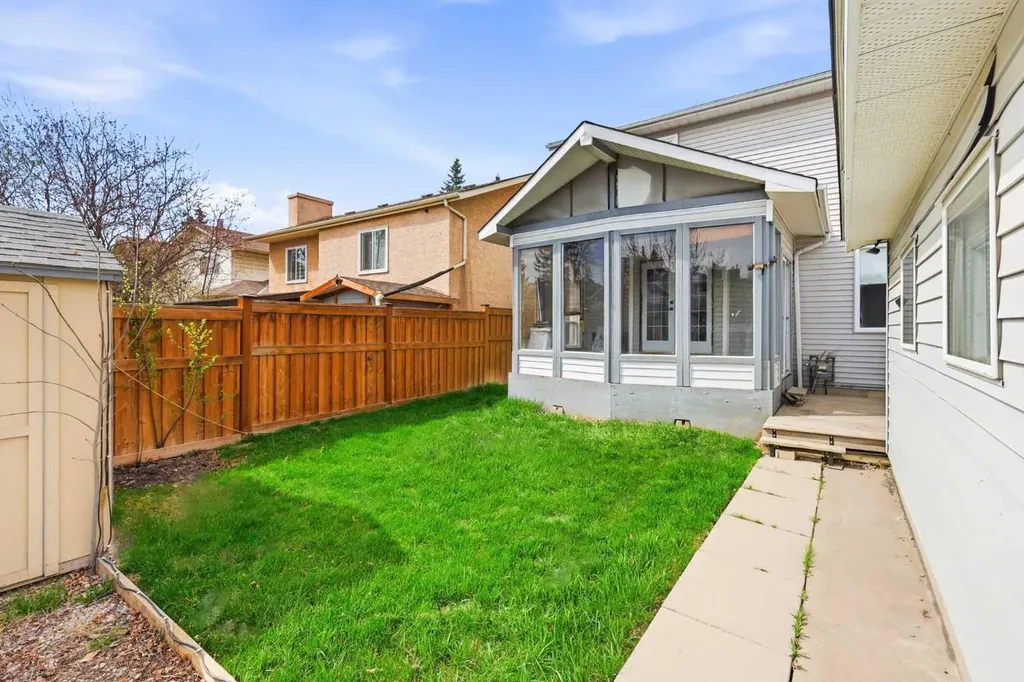 212 Harvest Wood Way NE Calgary AB T3K 3X7