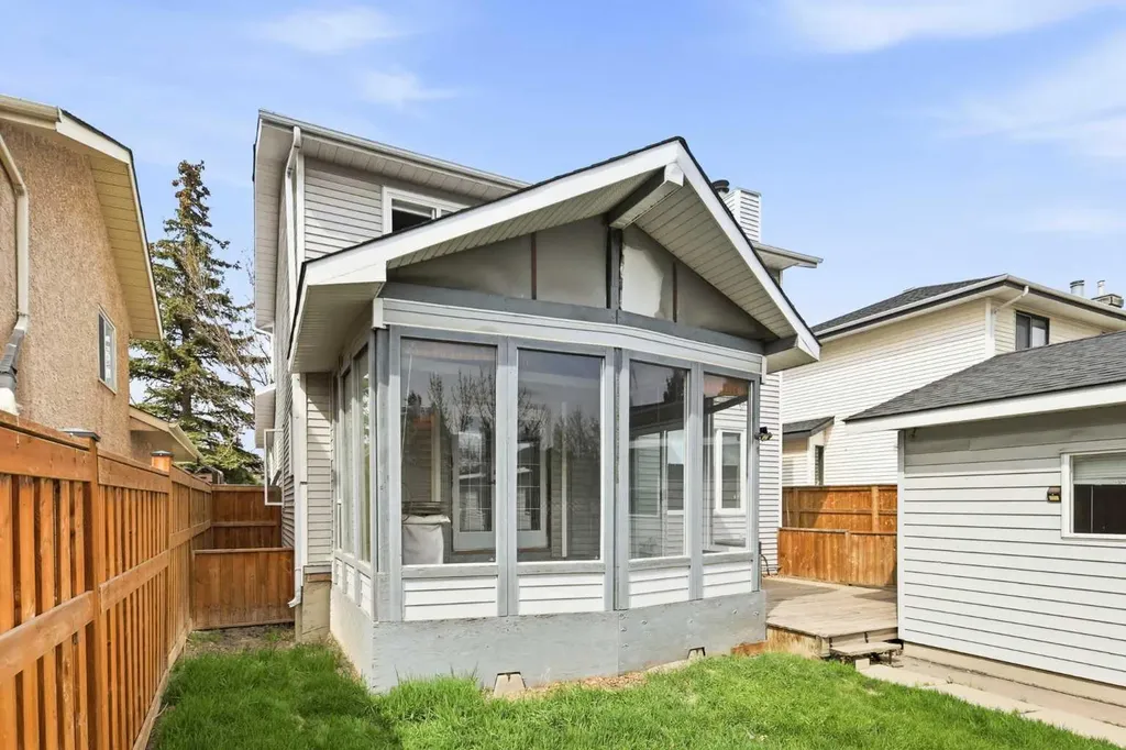 212 Harvest Wood Way NE Calgary AB T3K 3X7