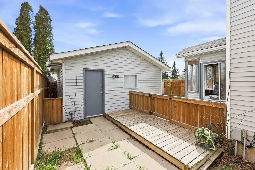 212 Harvest Wood Way NE Calgary AB T3K 3X7
