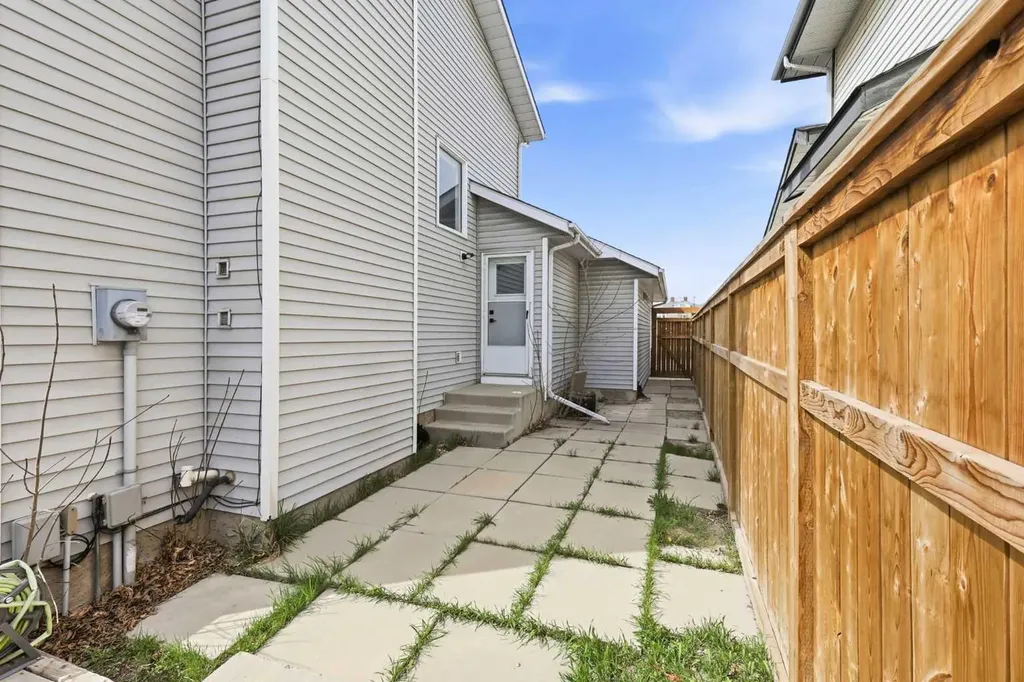 212 Harvest Wood Way NE Calgary AB T3K 3X7
