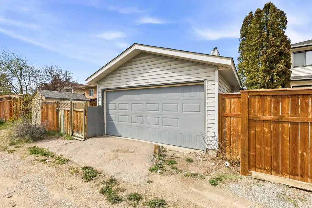 212 Harvest Wood Way NE Calgary AB T3K 3X7