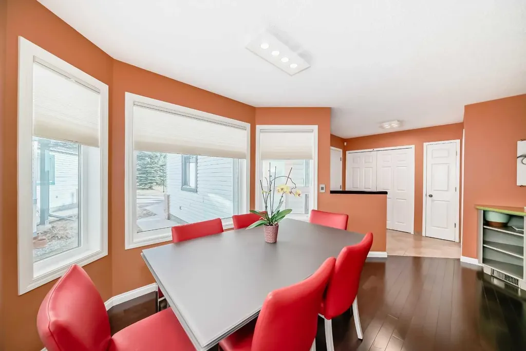 402 Citadel Heights NW Calgary AB T3G 4A1