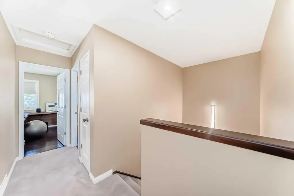 402 Citadel Heights NW Calgary AB T3G 4A1