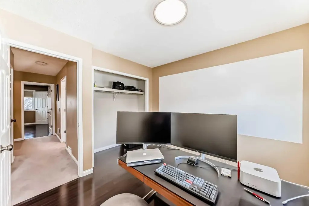 402 Citadel Heights NW Calgary AB T3G 4A1