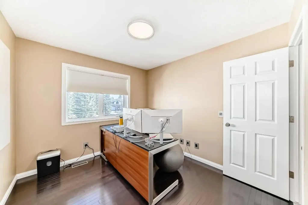 402 Citadel Heights NW Calgary AB T3G 4A1