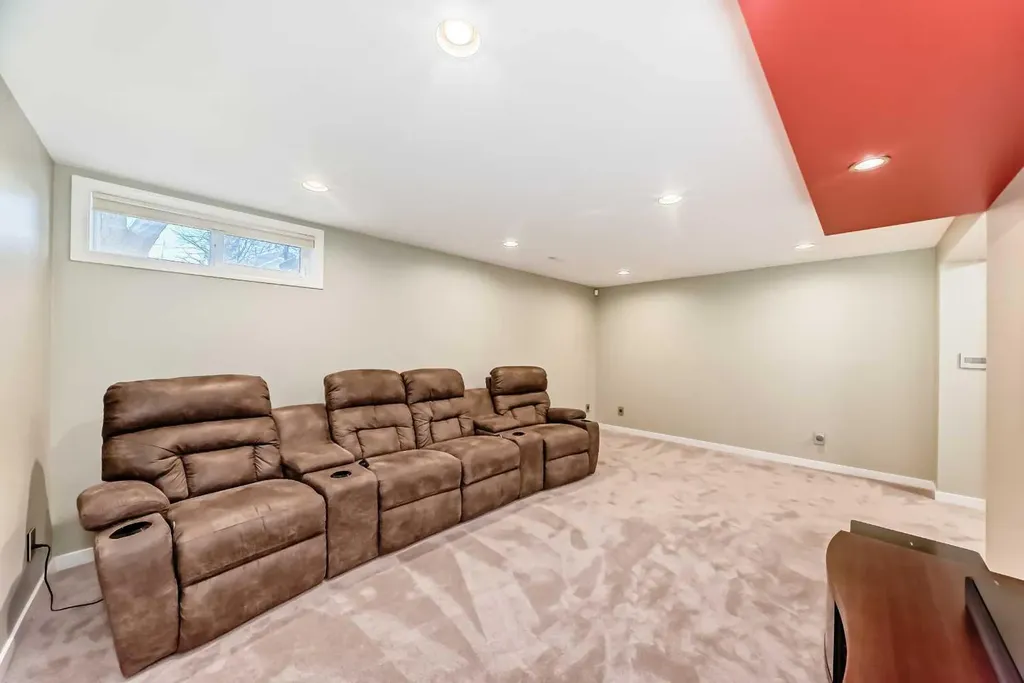 402 Citadel Heights NW Calgary AB T3G 4A1