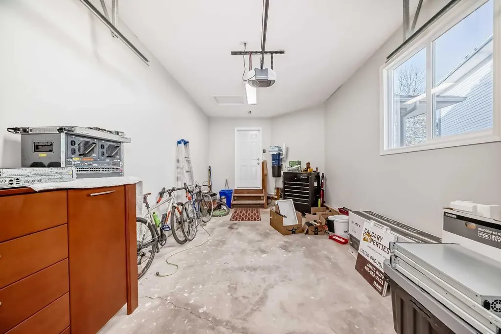 402 Citadel Heights NW Calgary AB T3G 4A1