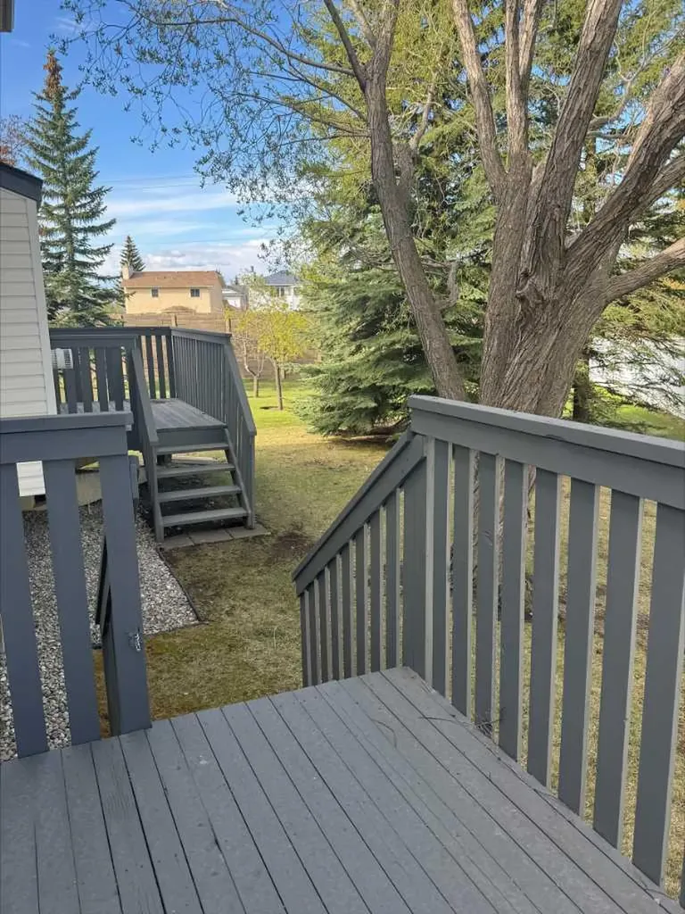402 Citadel Heights NW Calgary AB T3G 4A1