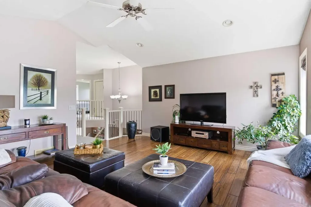 141 Panamount Green NW Calgary AB T3K 5R7