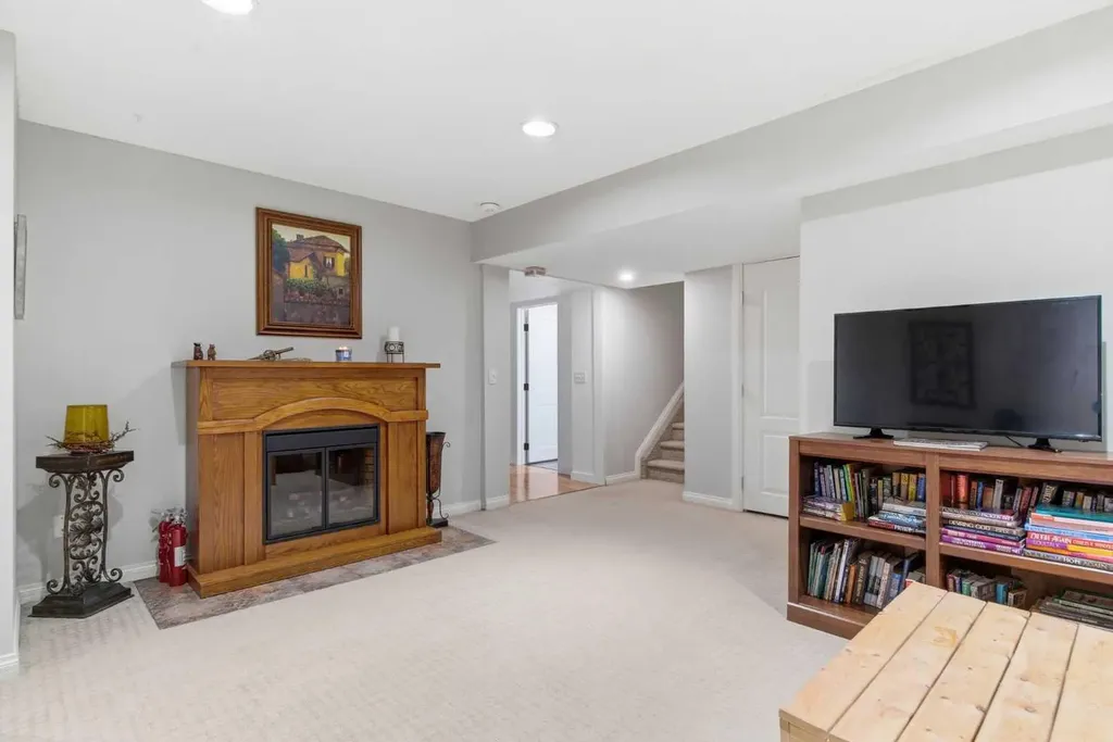 141 Panamount Green NW Calgary AB T3K 5R7