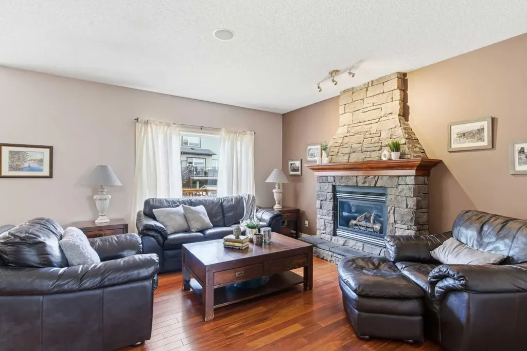 141 Panamount Green NW Calgary AB T3K 5R7