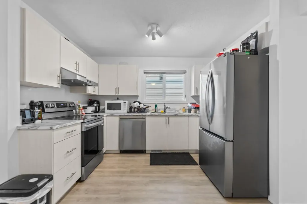 215 Carmel Close NE Calgary AB T1Y6Z4