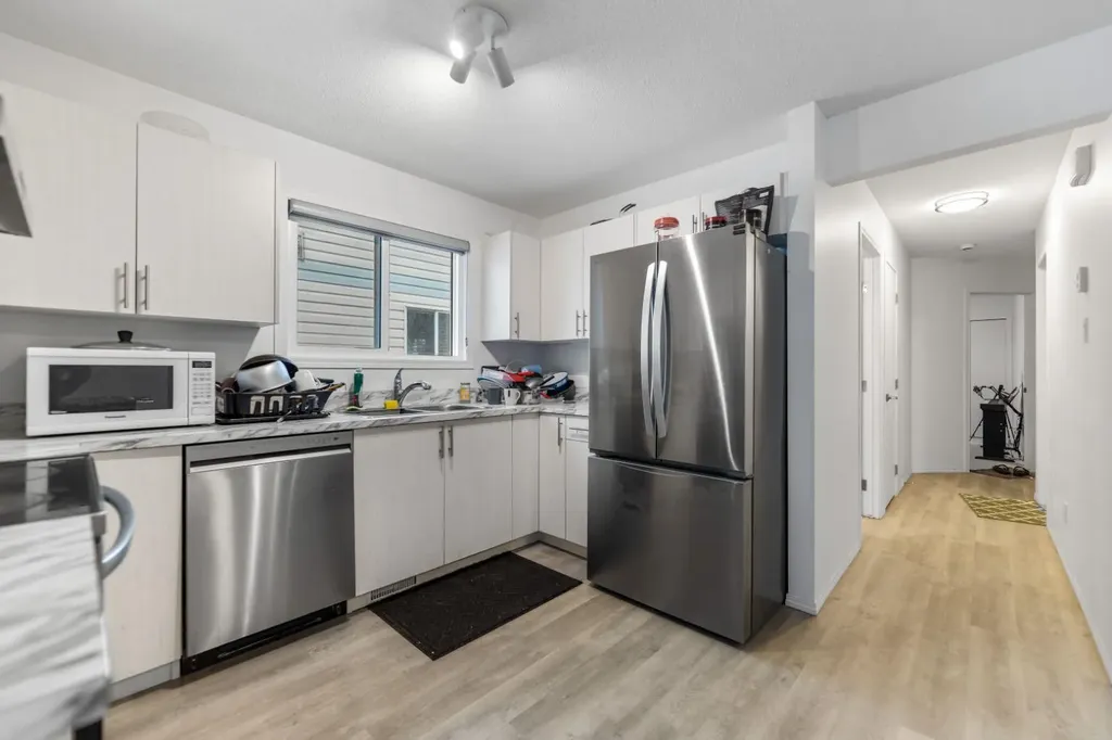 215 Carmel Close NE Calgary AB T1Y6Z4