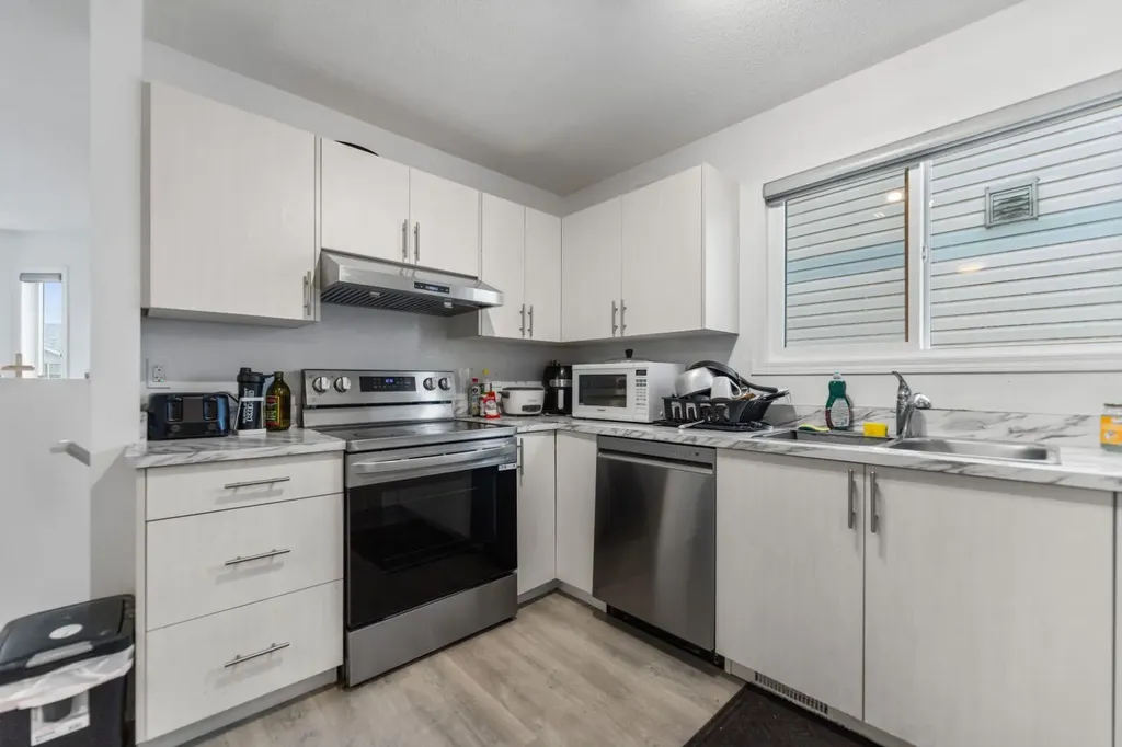215 Carmel Close NE Calgary AB T1Y6Z4