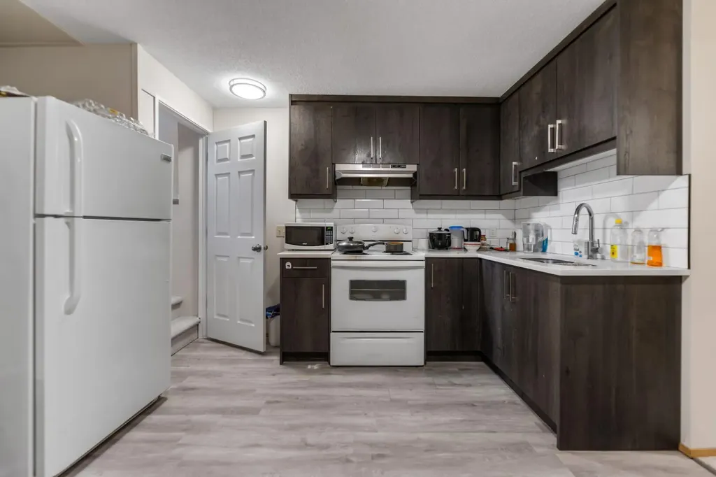 215 Carmel Close NE Calgary AB T1Y6Z4