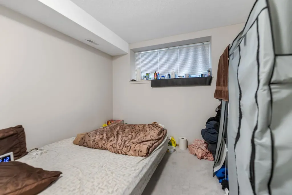 215 Carmel Close NE Calgary AB T1Y6Z4