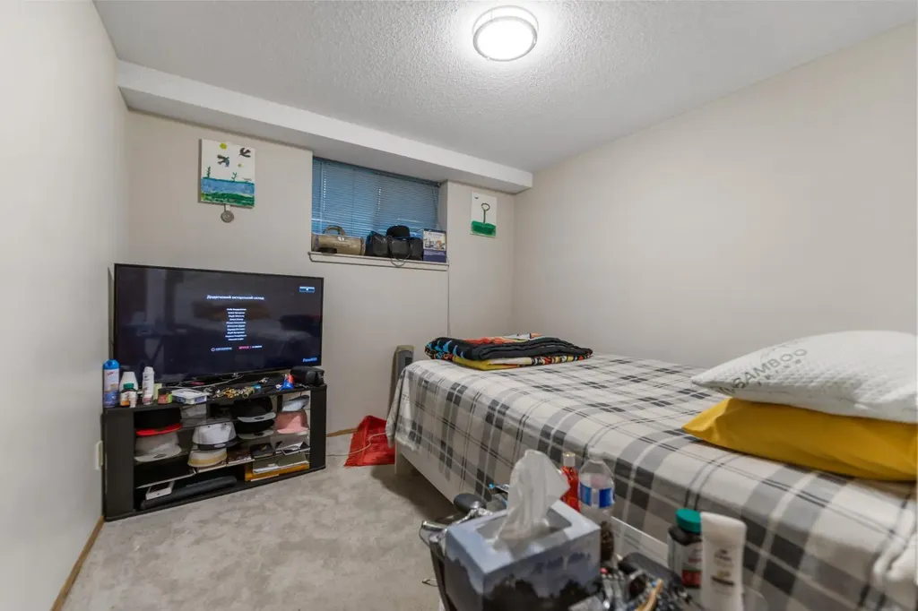 215 Carmel Close NE Calgary AB T1Y6Z4