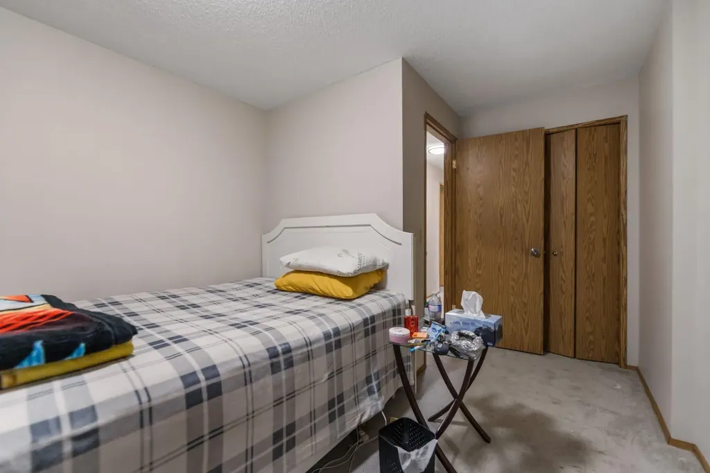 215 Carmel Close NE Calgary AB T1Y6Z4