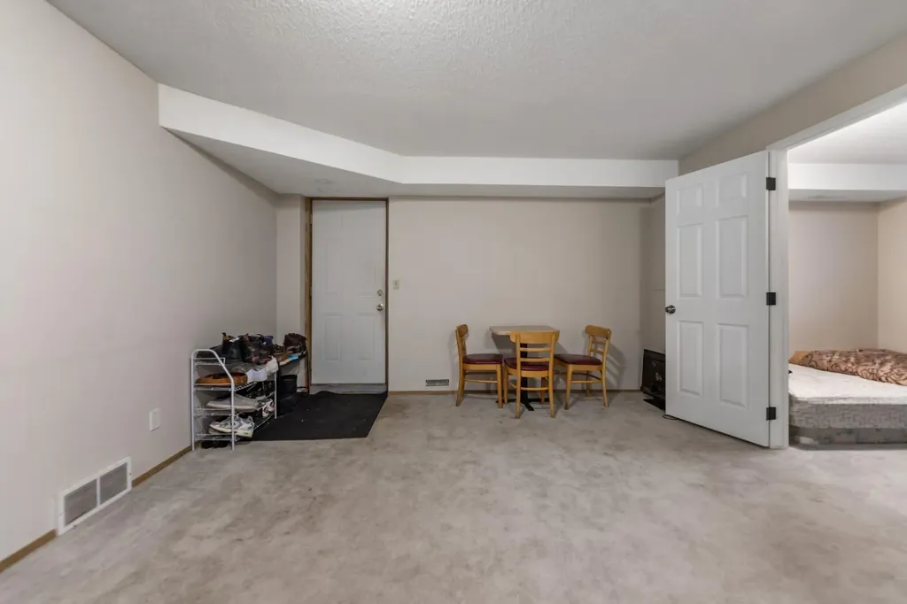 215 Carmel Close NE Calgary AB T1Y6Z4