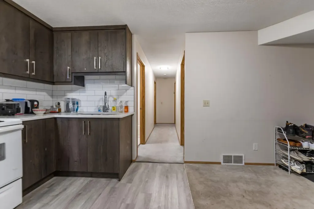 215 Carmel Close NE Calgary AB T1Y6Z4