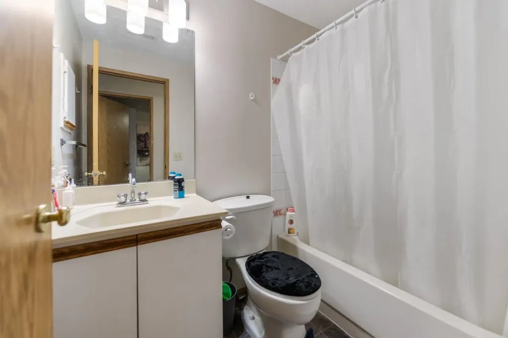 215 Carmel Close NE Calgary AB T1Y6Z4