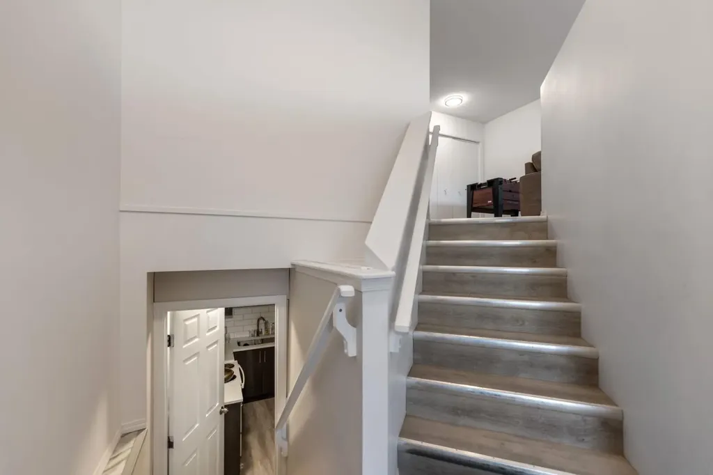 215 Carmel Close NE Calgary AB T1Y6Z4