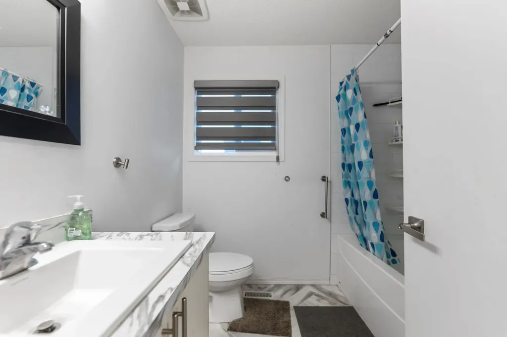 215 Carmel Close NE Calgary AB T1Y6Z4