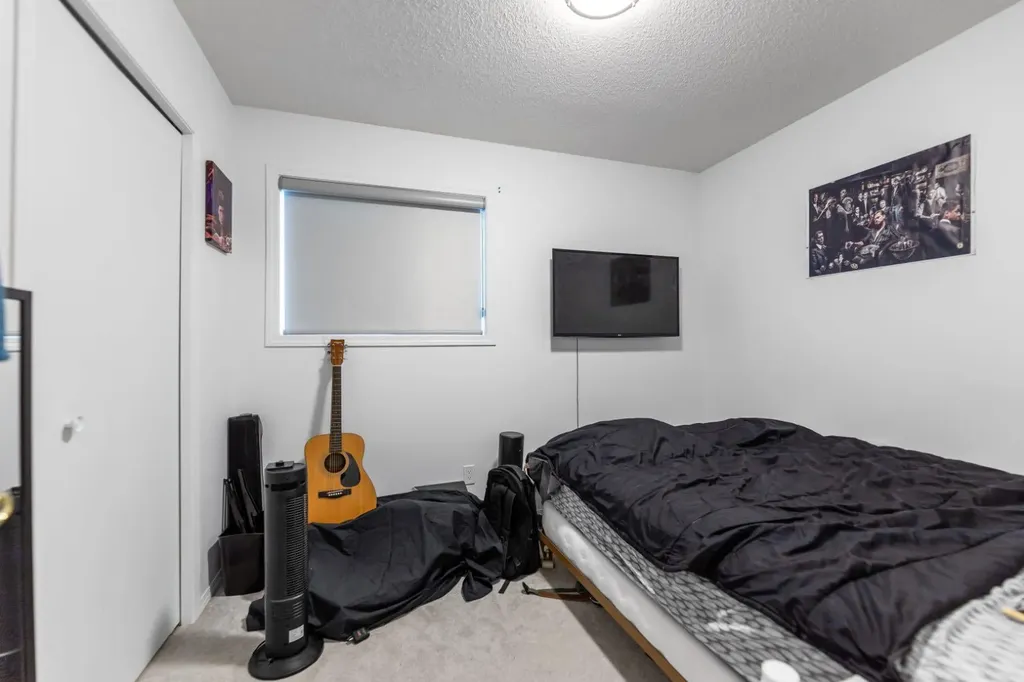 215 Carmel Close NE Calgary AB T1Y6Z4