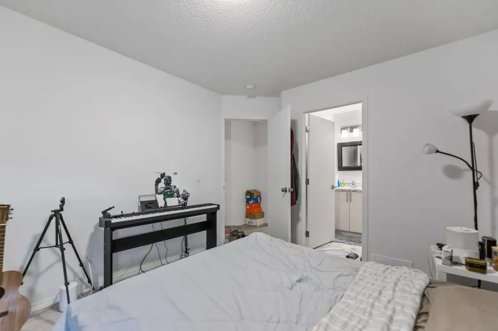 215 Carmel Close NE Calgary AB T1Y6Z4