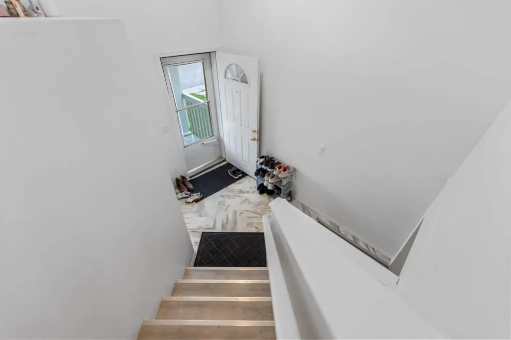 215 Carmel Close NE Calgary AB T1Y6Z4