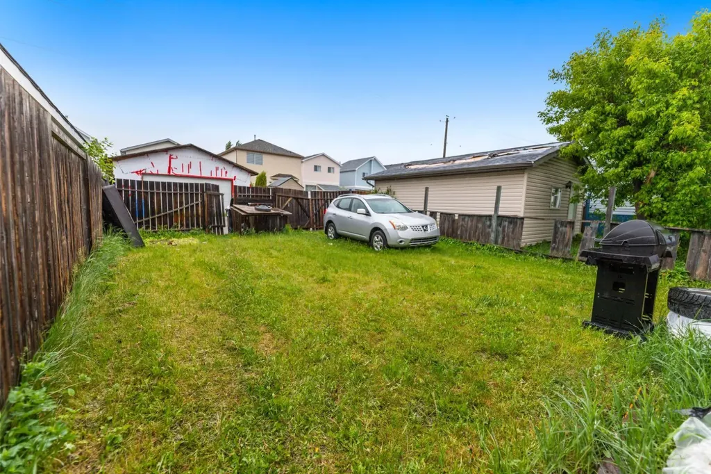 215 Carmel Close NE Calgary AB T1Y6Z4