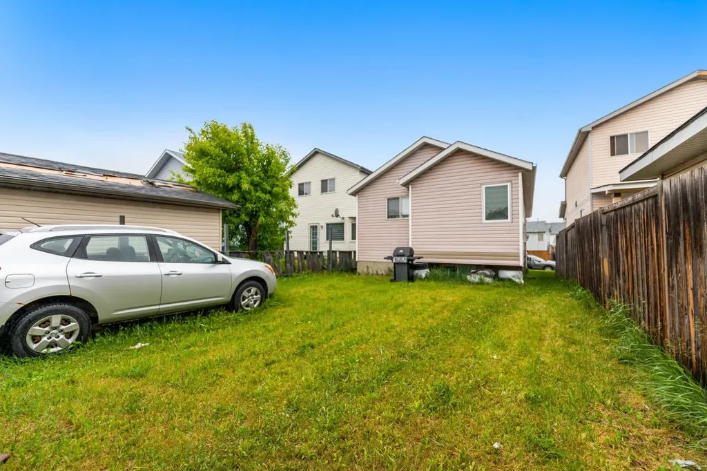 215 Carmel Close NE Calgary AB T1Y6Z4