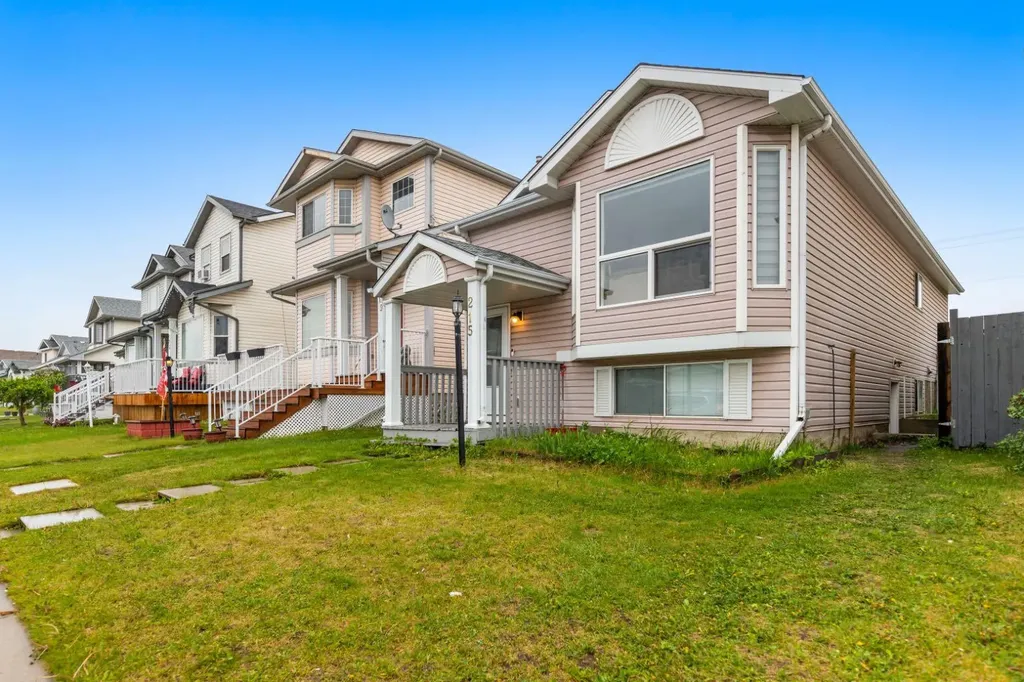 215 Carmel Close NE Calgary AB T1Y6Z4