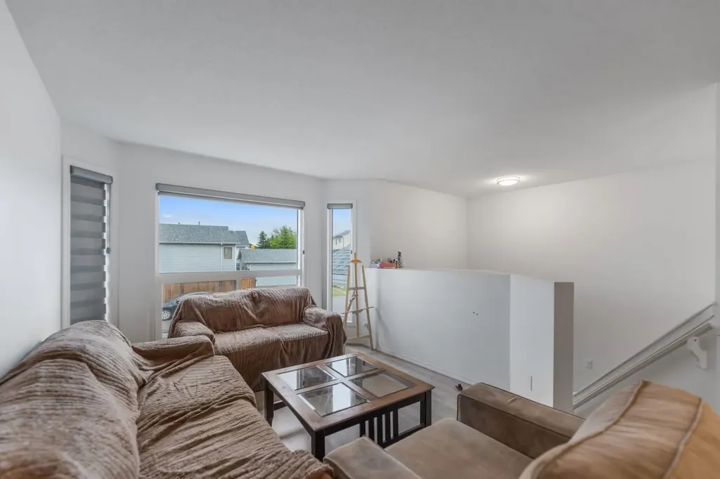 215 Carmel Close NE Calgary AB T1Y6Z4