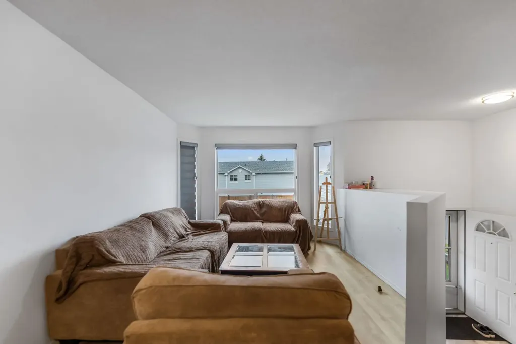 215 Carmel Close NE Calgary AB T1Y6Z4