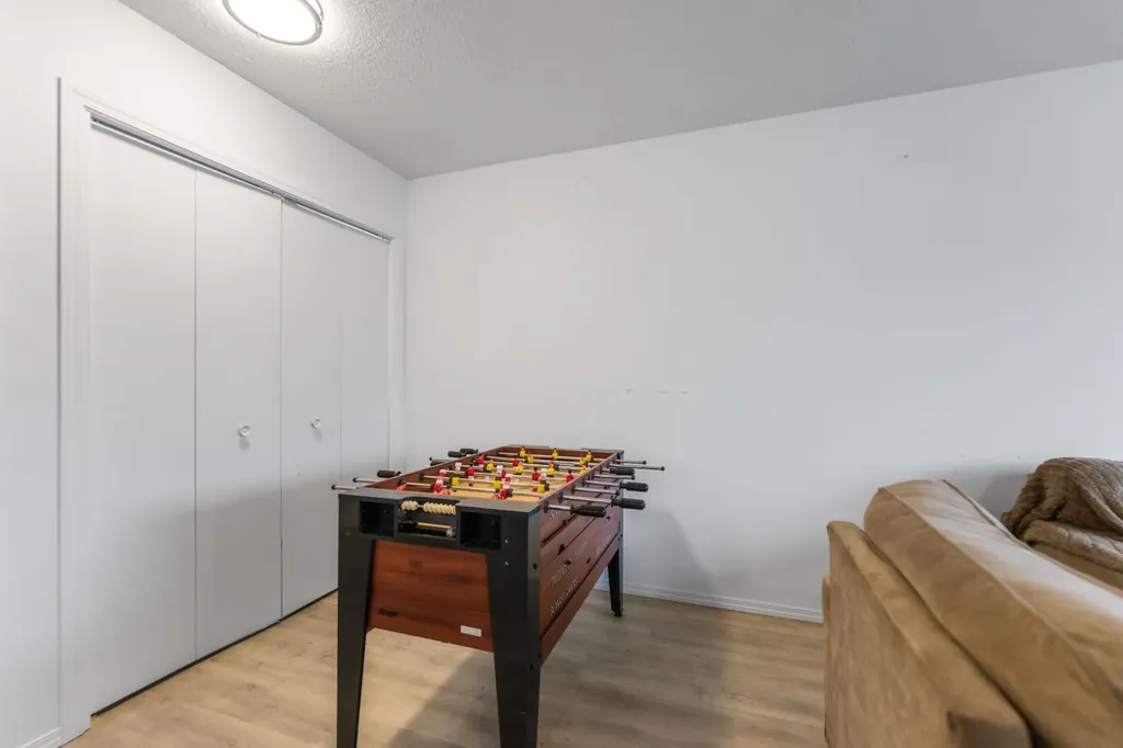 215 Carmel Close NE Calgary AB T1Y6Z4