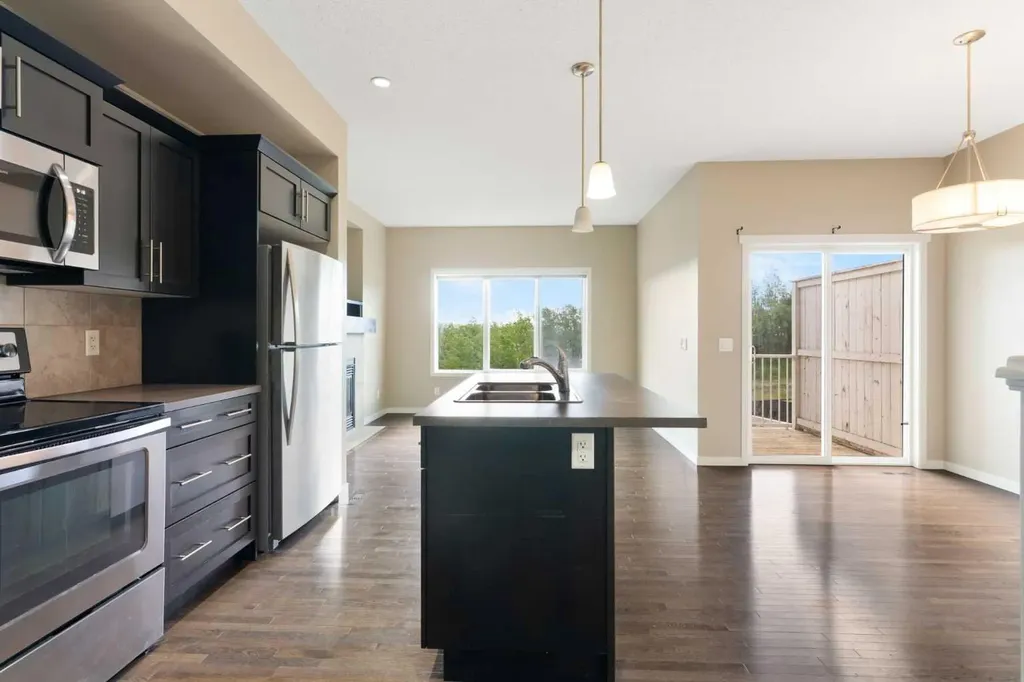 638 River Heights Crescent Cochrane AB T4C 0R9