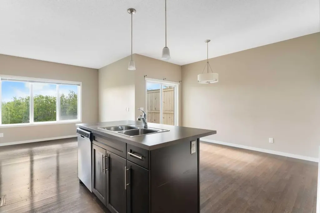 638 River Heights Crescent Cochrane AB T4C 0R9