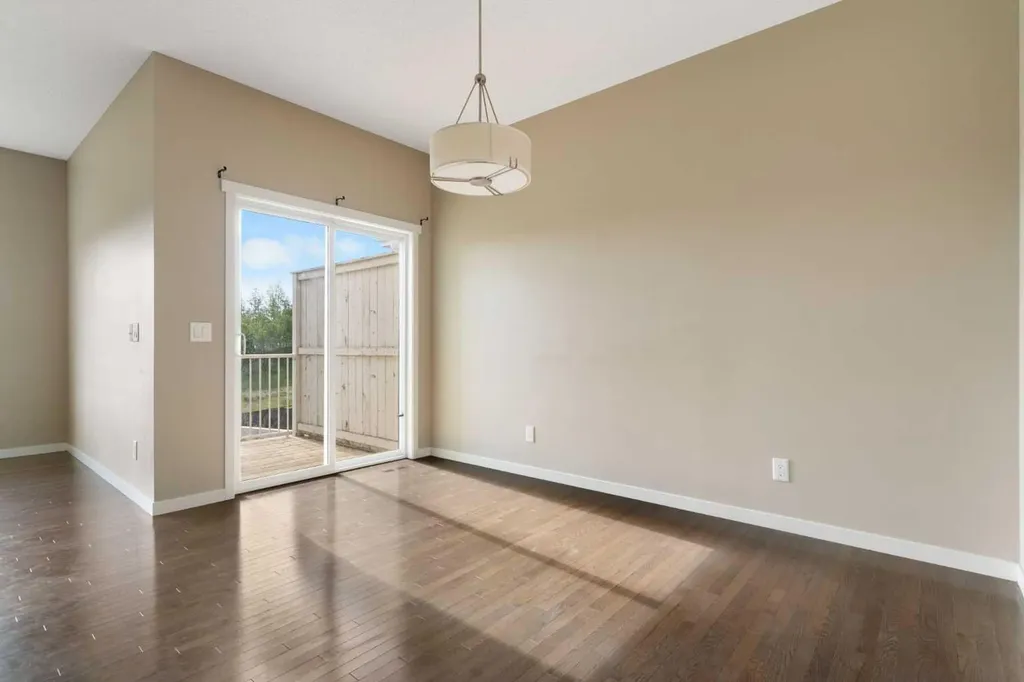 638 River Heights Crescent Cochrane AB T4C 0R9