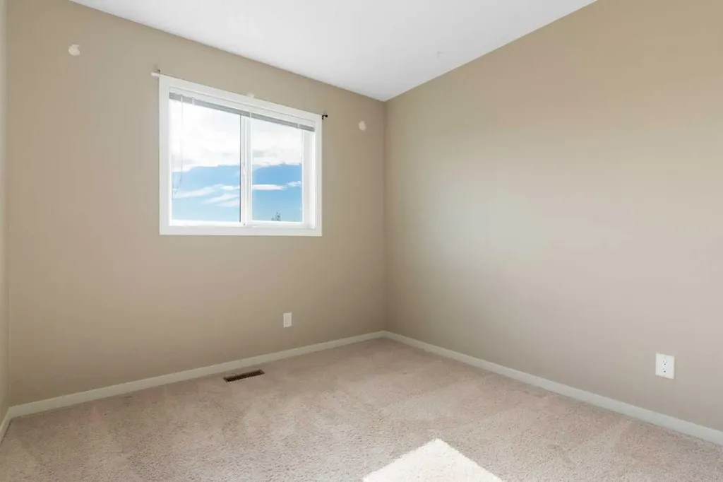 638 River Heights Crescent Cochrane AB T4C 0R9