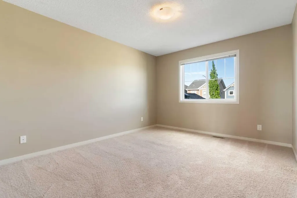 638 River Heights Crescent Cochrane AB T4C 0R9