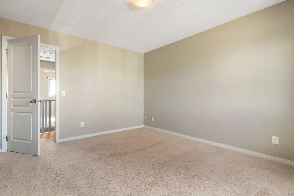 638 River Heights Crescent Cochrane AB T4C 0R9