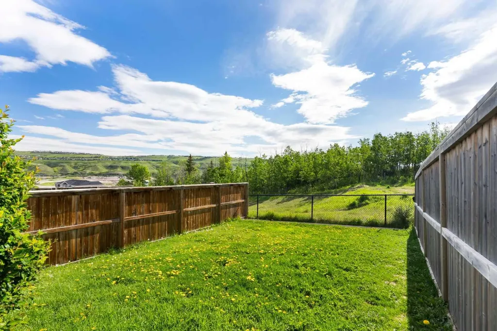 638 River Heights Crescent Cochrane AB T4C 0R9