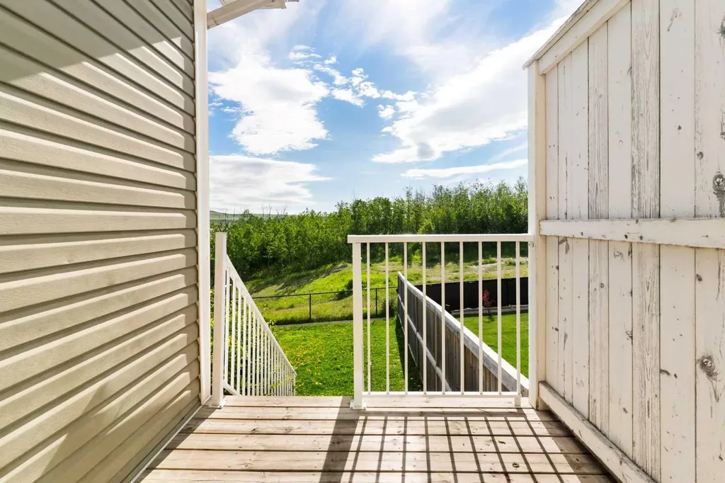 638 River Heights Crescent Cochrane AB T4C 0R9