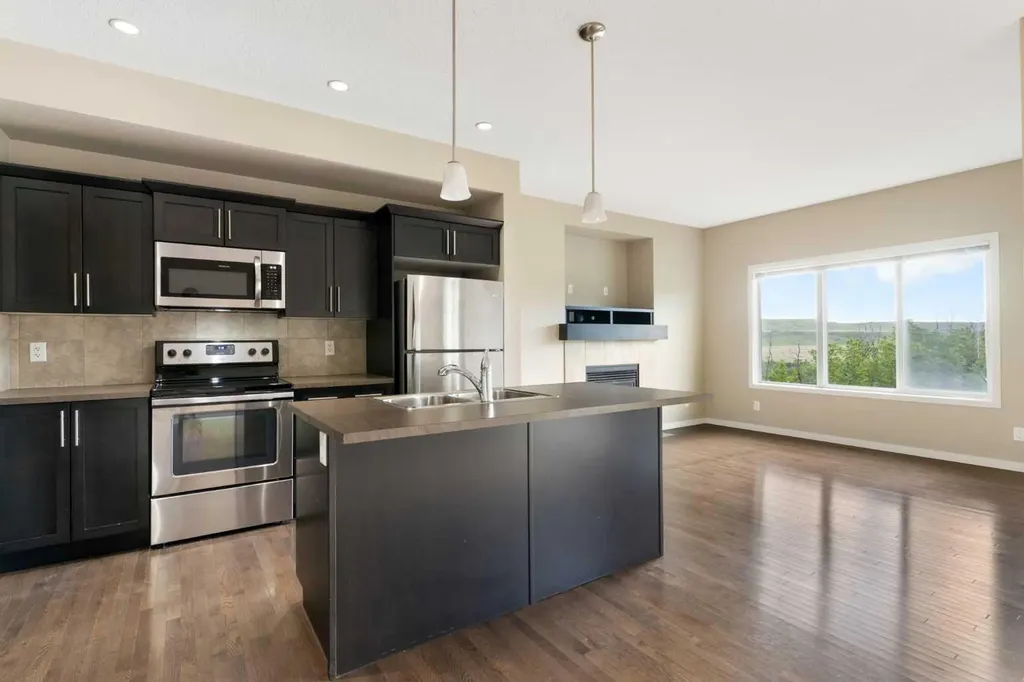 638 River Heights Crescent Cochrane AB T4C 0R9