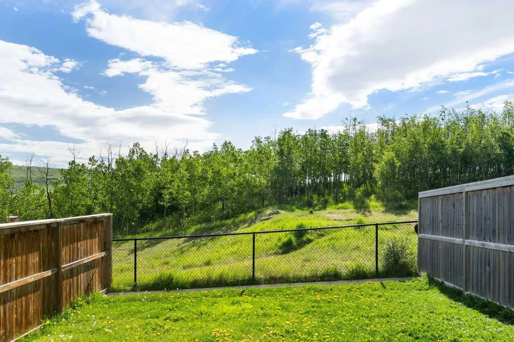 638 River Heights Crescent Cochrane AB T4C 0R9