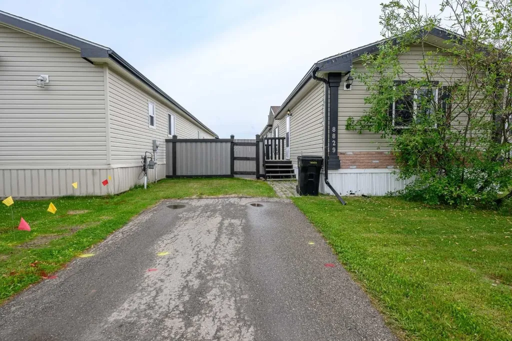8829 90 Avenue Grande Prairie AB t8x0g1