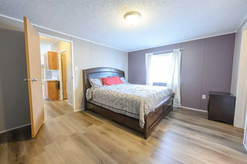 8829 90 Avenue Grande Prairie AB t8x0g1